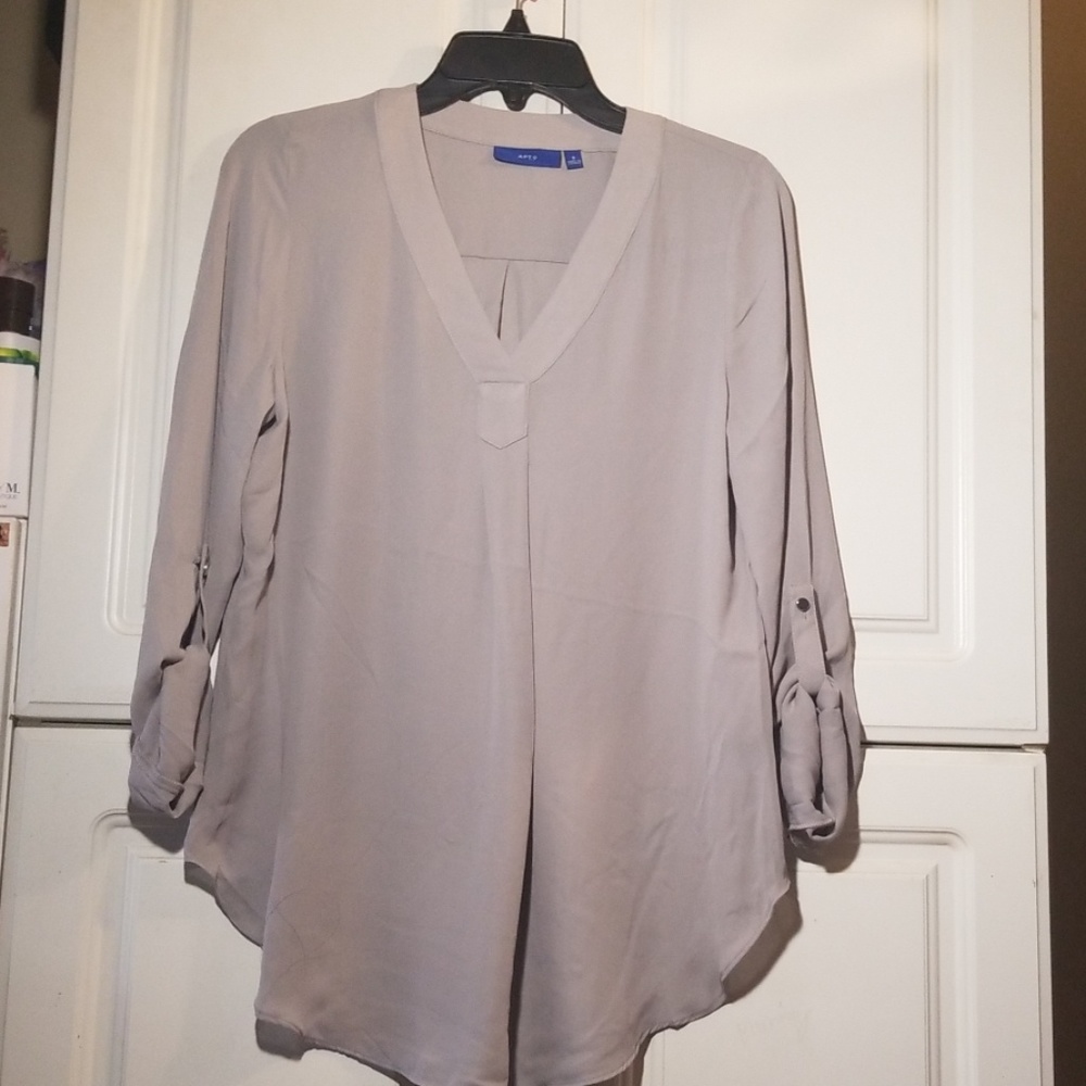 APT.9 V-neck Cuffed Mid-sleeve Blouse